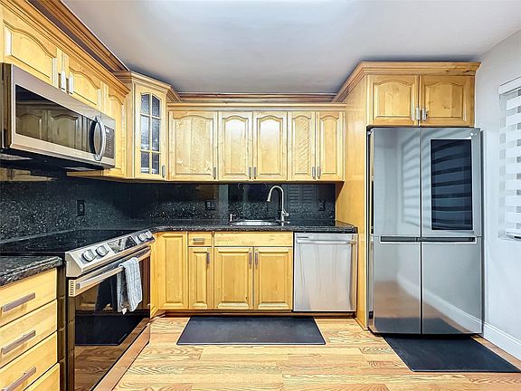 4th image of 441 Lakeview Drive #104