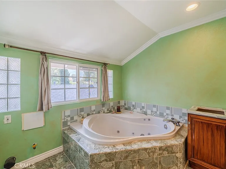 5562 Highland Ave — Photo 30