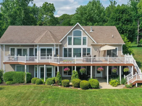 64890 N Peninsula Dr, Cassopolis, MI 49031
