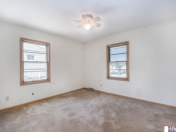 3rd image of 4976 S 41st St