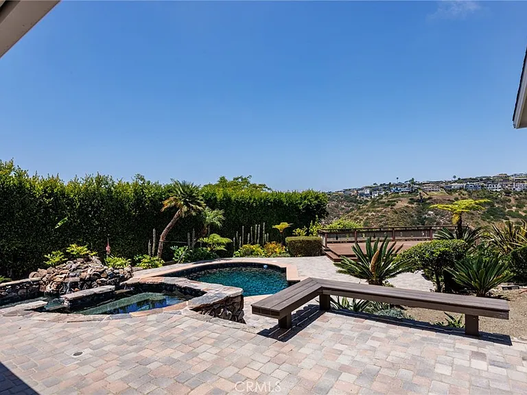 1840 Temple Hills Dr — Photo 57