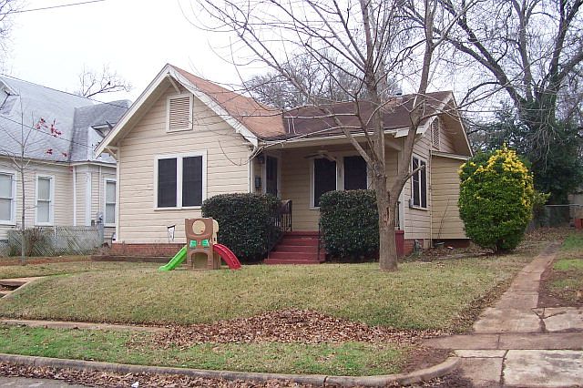 1st image of 322 E Angelina St