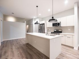 2247 W Lawrence Ave, Chicago, IL