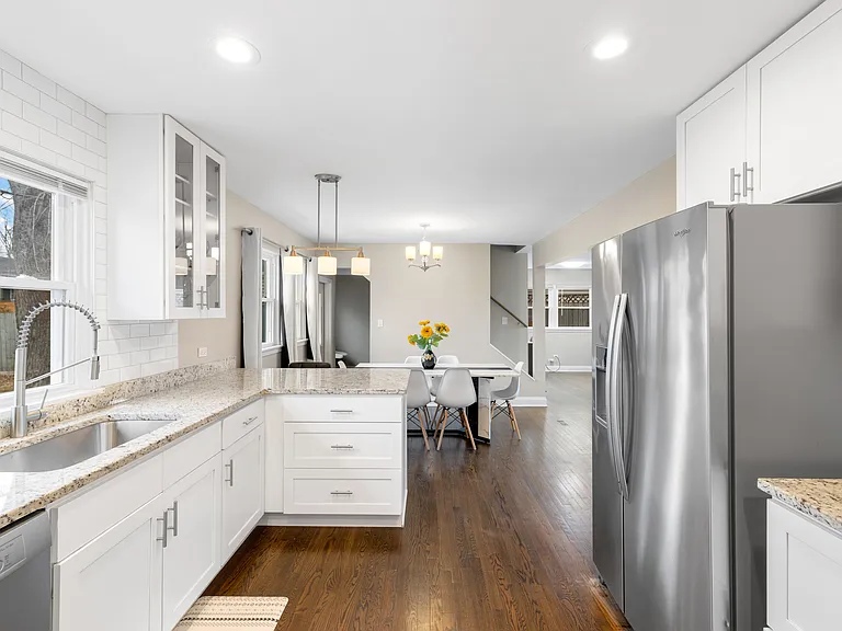 424 W Avery St — Photo 14
