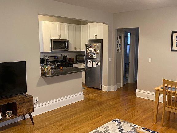 5th image of 917 W Lake St APT 4