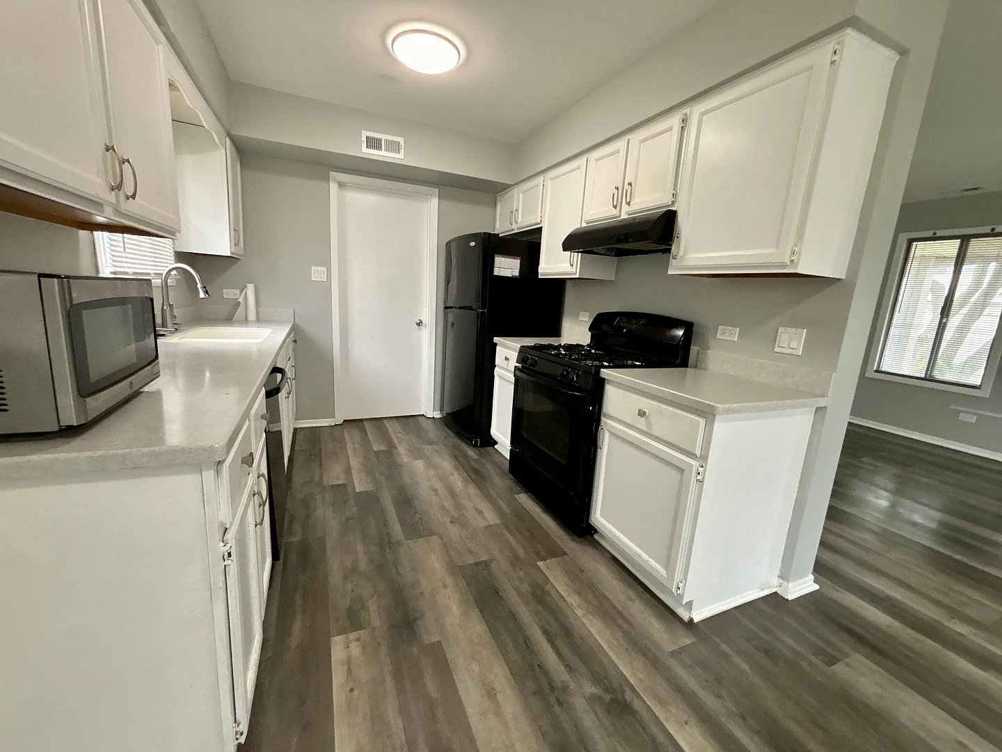 2 bed, 1.5 bath, 1000 sqft, $2,300 — Photo 4