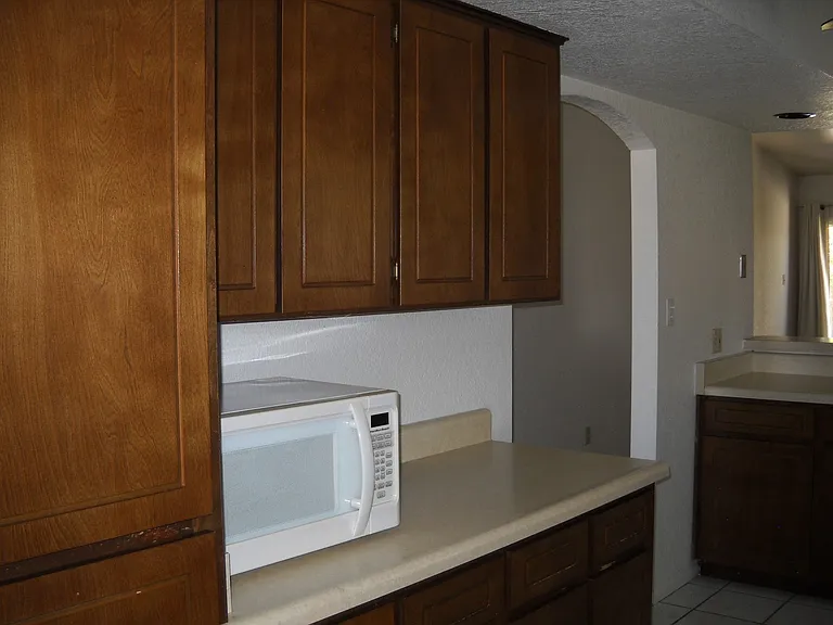 2210 Iris Dr — Photo 6