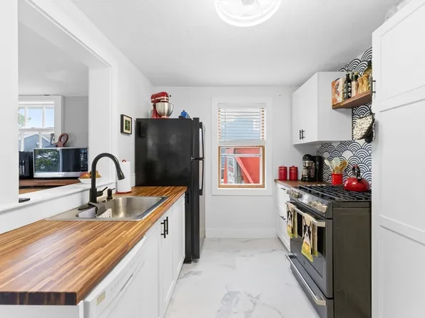 24 Elliot St, Winthrop, MA 02152