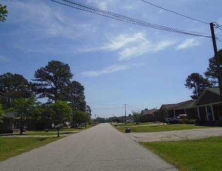 2nd image of 412 Woodcrest Dr
