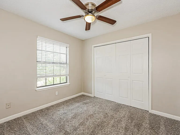 1804 Lincolnshire Way — Photo 13