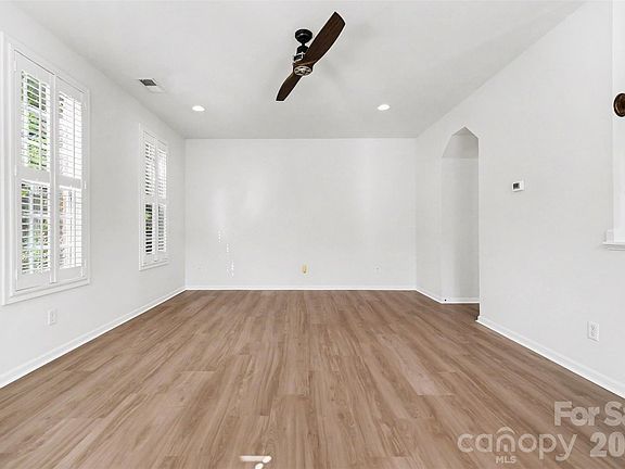 5th image of 11245 Cedar Walk Ln