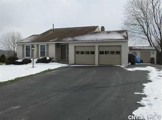 7215 Autumn Run Trl, East Syracuse, NY 13057