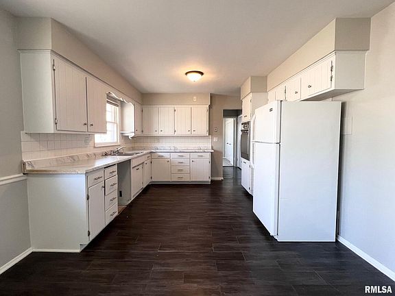 4th image of 2037 N Ohio Ave
