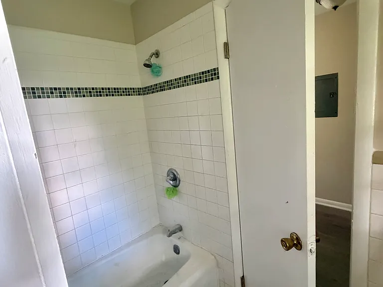 917 Sloan St #915 — Photo 8