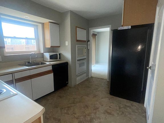 2nd image of 4335 Chateau De Ville Dr