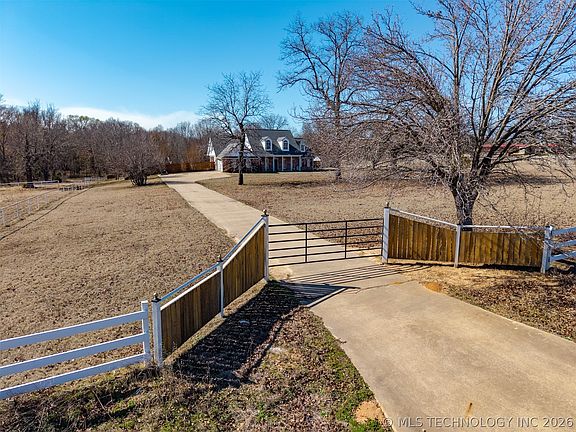 3rd image of 4321 S Bentley Rd