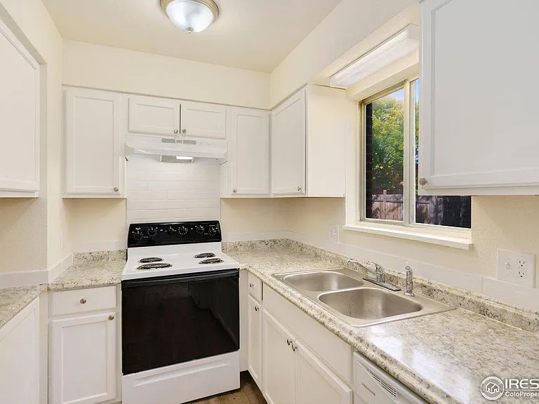 2924 Sumac St #4 — Photo 5