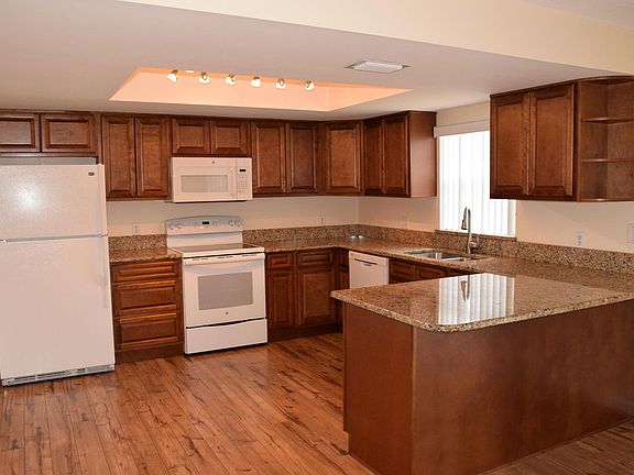 4th image of 854 Berkshire Dr