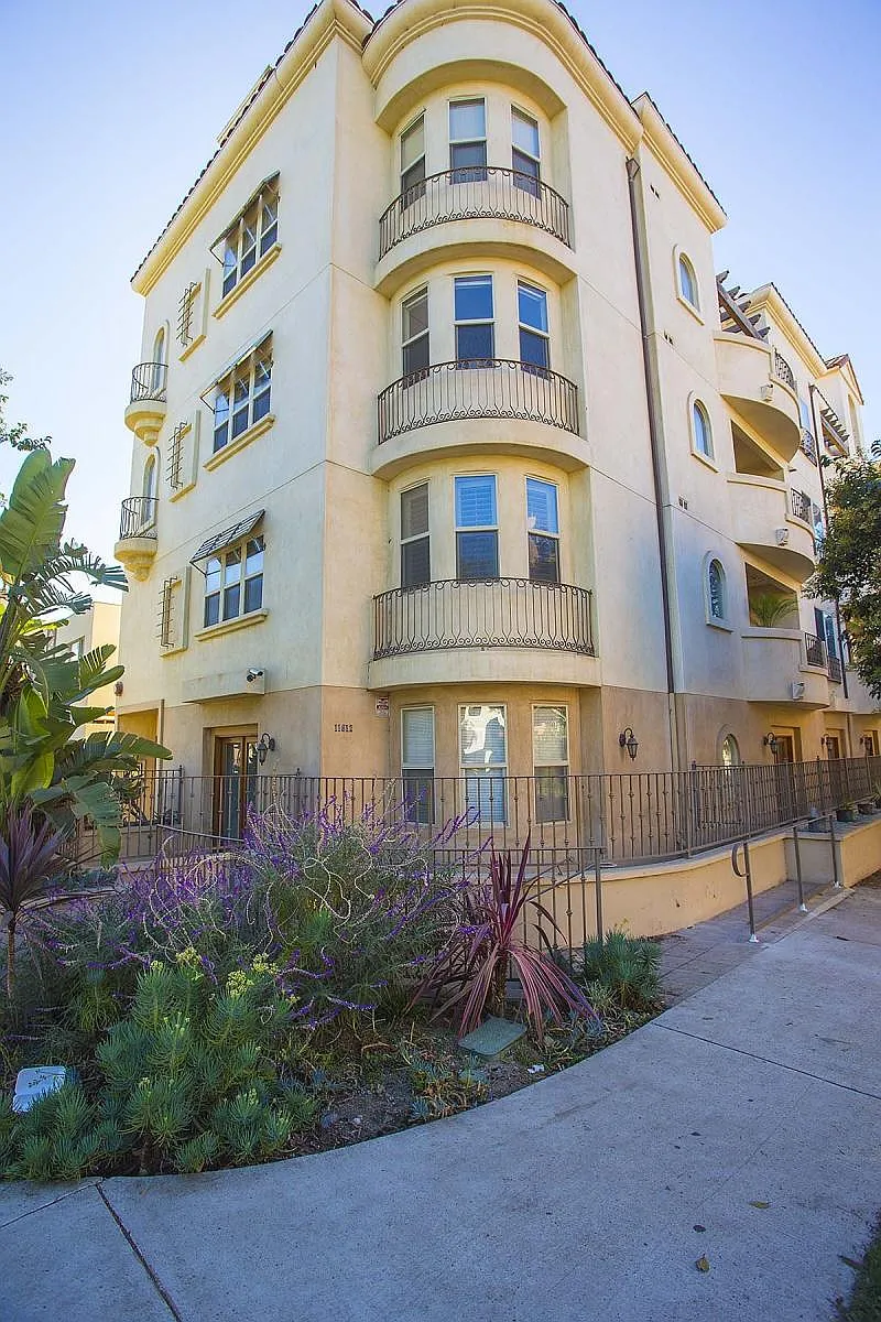 front exterior - 11612 Idaho Ave #101