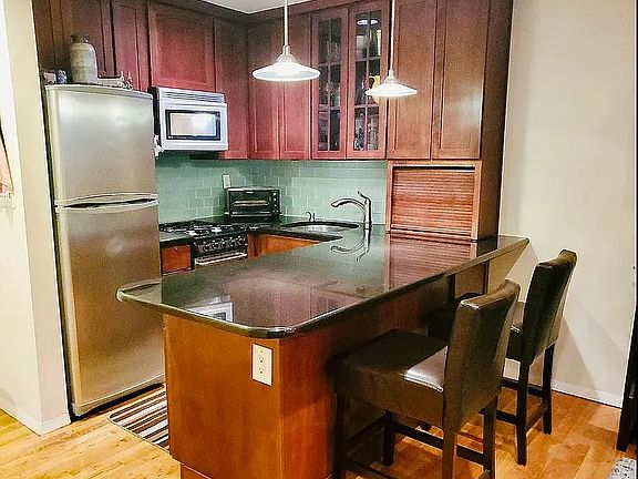 3rd image of 250 W 88th St APT 208