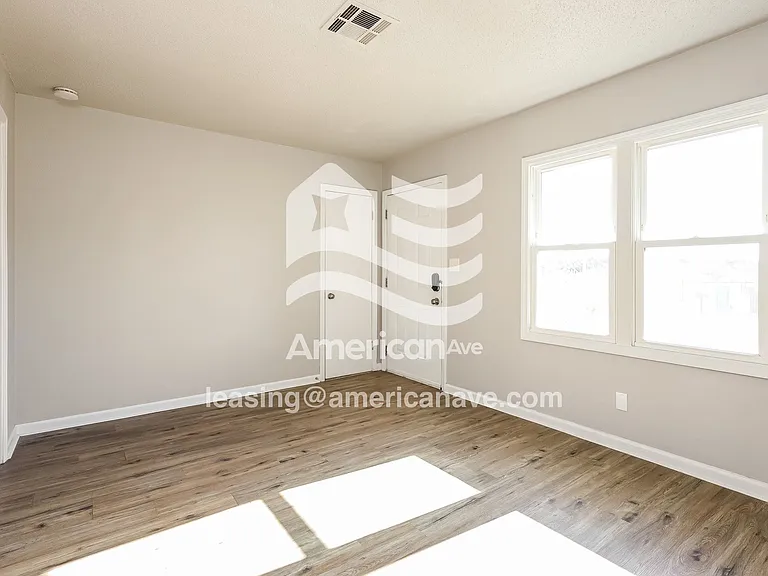 1184107_004_living_room_4.jpg