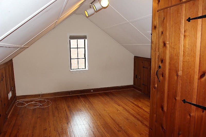 2nd image of 1216 N Lincoln St