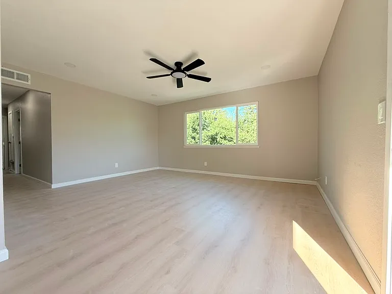 503 Hawthorn Ave #4 — Photo 11