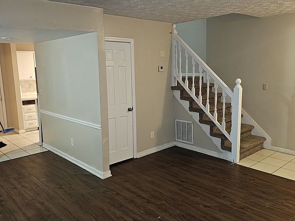 5th image of 1424 Villa Pines Ct NW