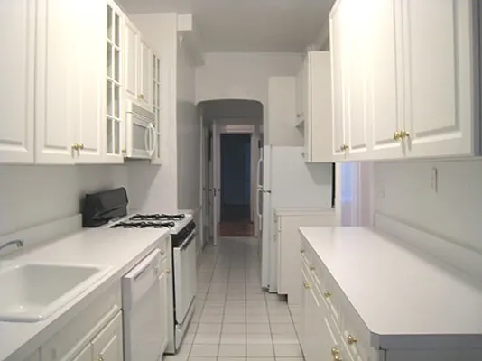 Rented by Metropolitan Equities | media 2