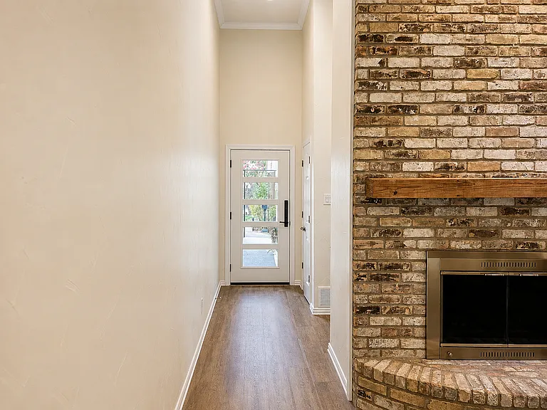 5912 Meadow Wood Ln — Photo 7