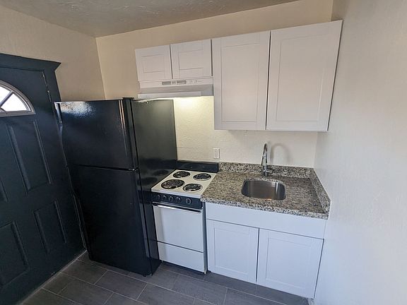 4th image of 700 W 1st St APT C