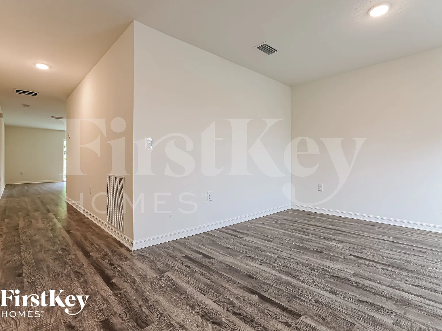 4 bed, 2.0 bath, 1844 sqft, $2,425 — Photo 2