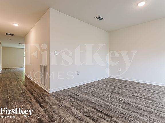 2nd image of 2275 Tamarind St