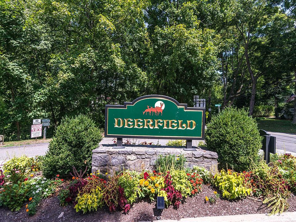1st image of 84 Deerfield Ln #1