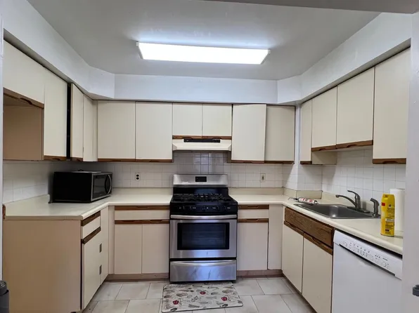 52 Yale Ave Floor 2, Jersey City, NJ 07304