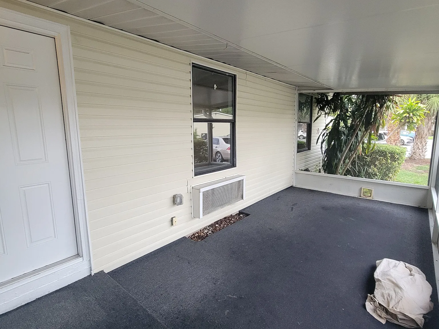 2 bed, 828 sqft, $1,600 — Photo 1