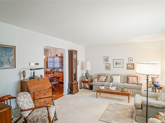 5th image of 375 Cherrywood Dr