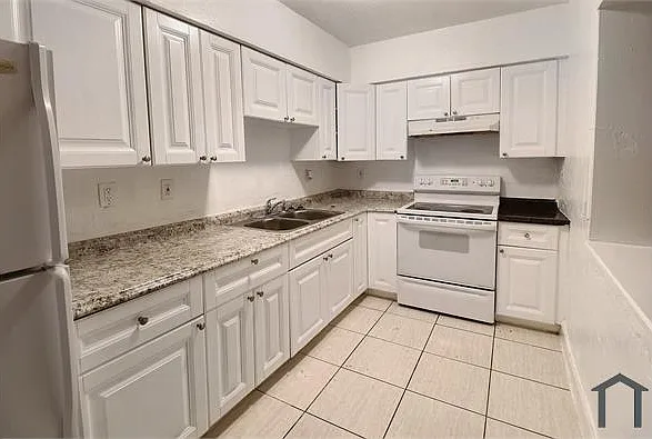 1752 SW 70th Way — Photo 14