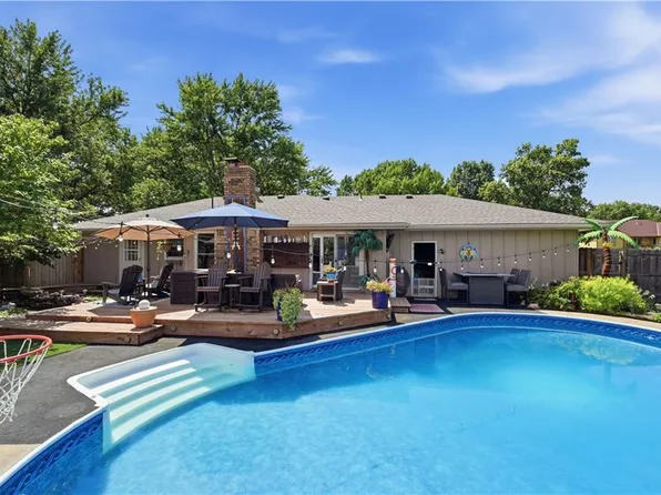 914 Gregory St, Peculiar, MO 64078