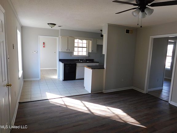 4th image of 5848 Cherokee Dr