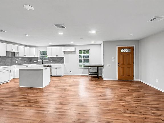 4th image of 4413 Knoxville St