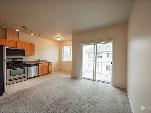 4th image of 537 225th Lane NE #C302
