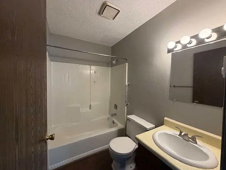 1132 Imperial Cir — Photo 8