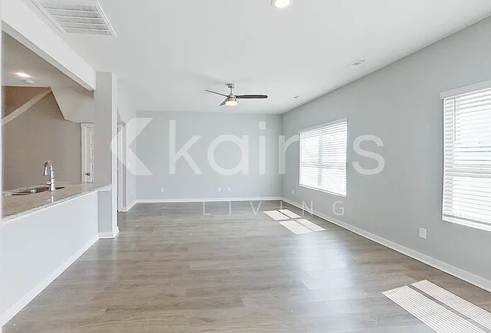 4 bed, 2.5 bath, 1947 sqft, $1,875 — Photo 4
