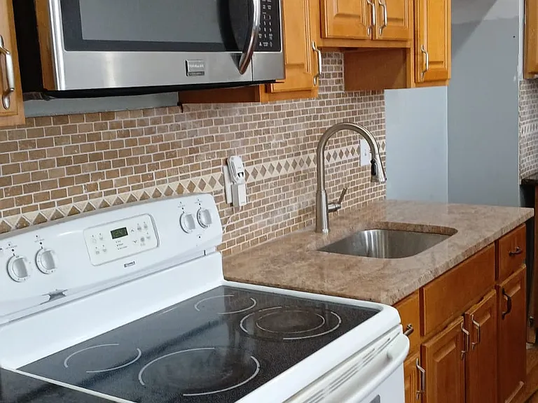 342 N 52nd St #C — Photo 16