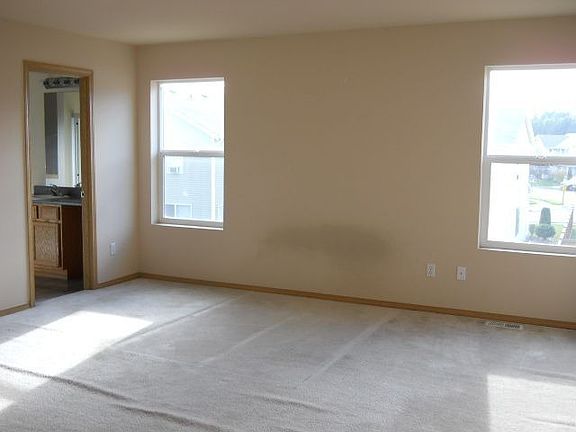 4th image of 18418 95th Ave E