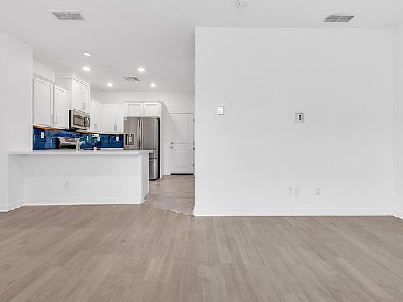 3rd image of 5301 E Commerce Way #39102
