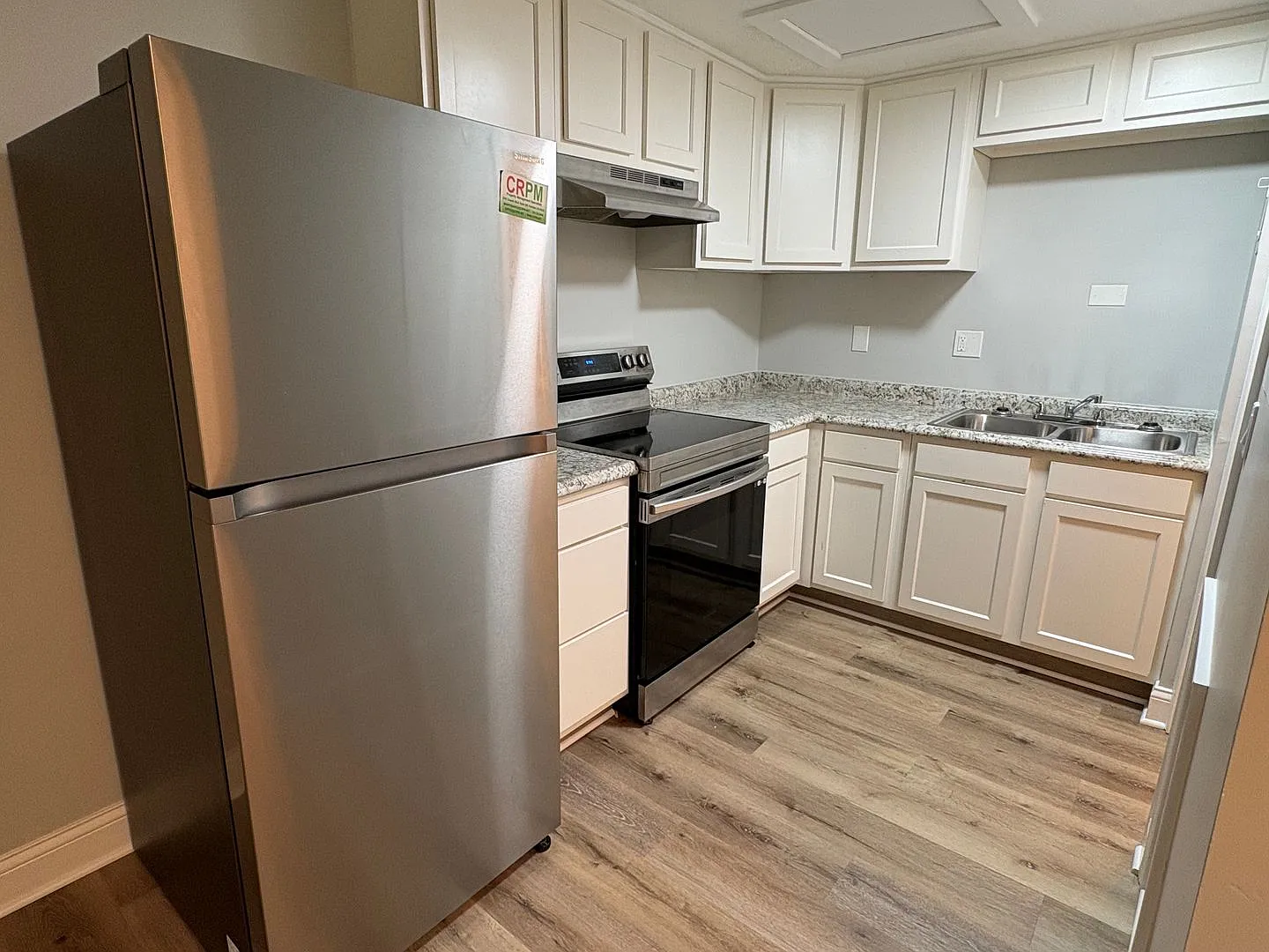 Updated Studio-Style Home in Kent with Water, Sewer & Trash Included! — Photo 4