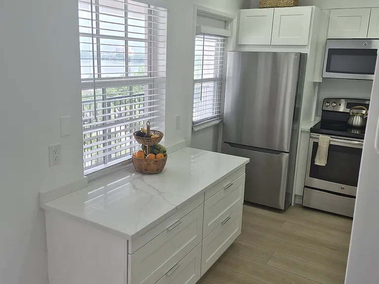 3050 N Palm Aire Dr #702 — Photo 3