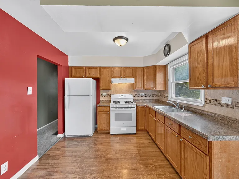 15726 Avalon Ave — Photo 26